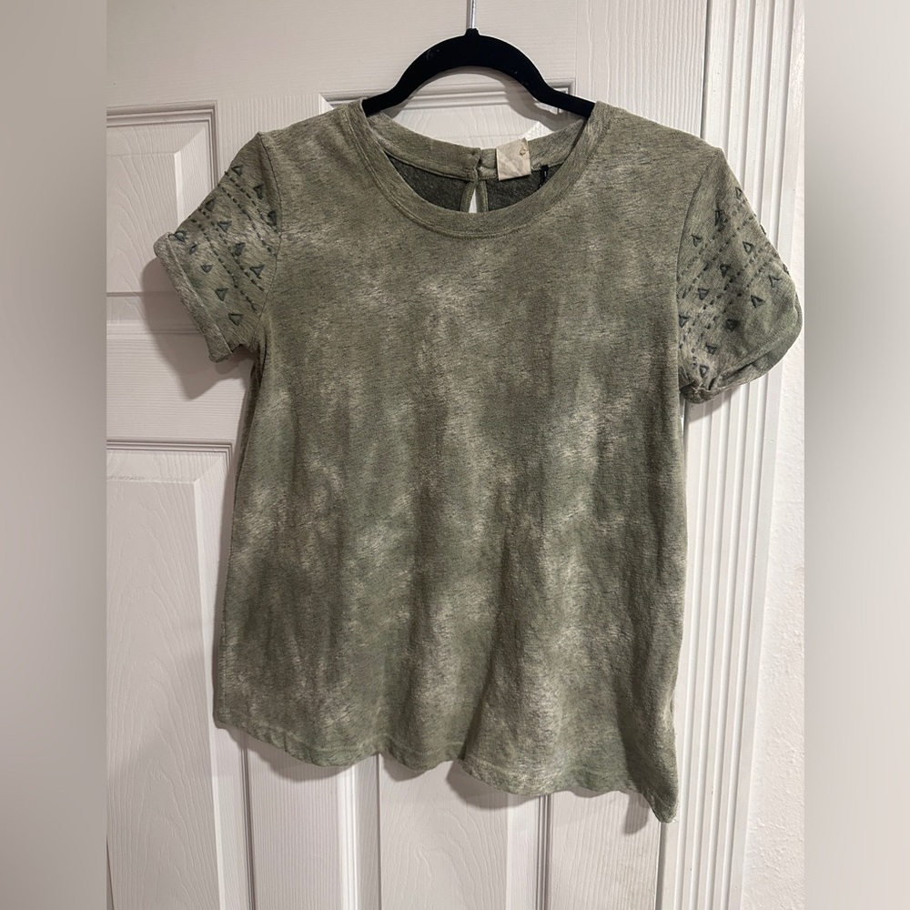 Relaxed baby doll fit, Anthropologie t shirt.